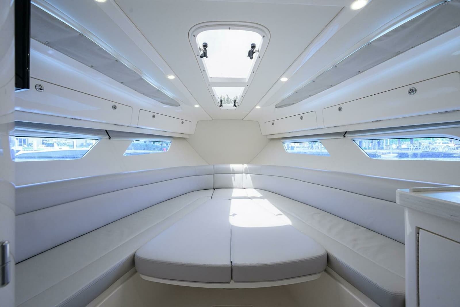 2023 Intrepid 41 Valor - Photo 34