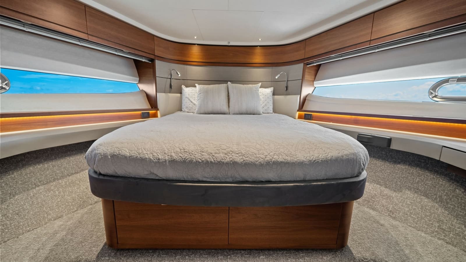 2019 Princess V65 - Photo 35