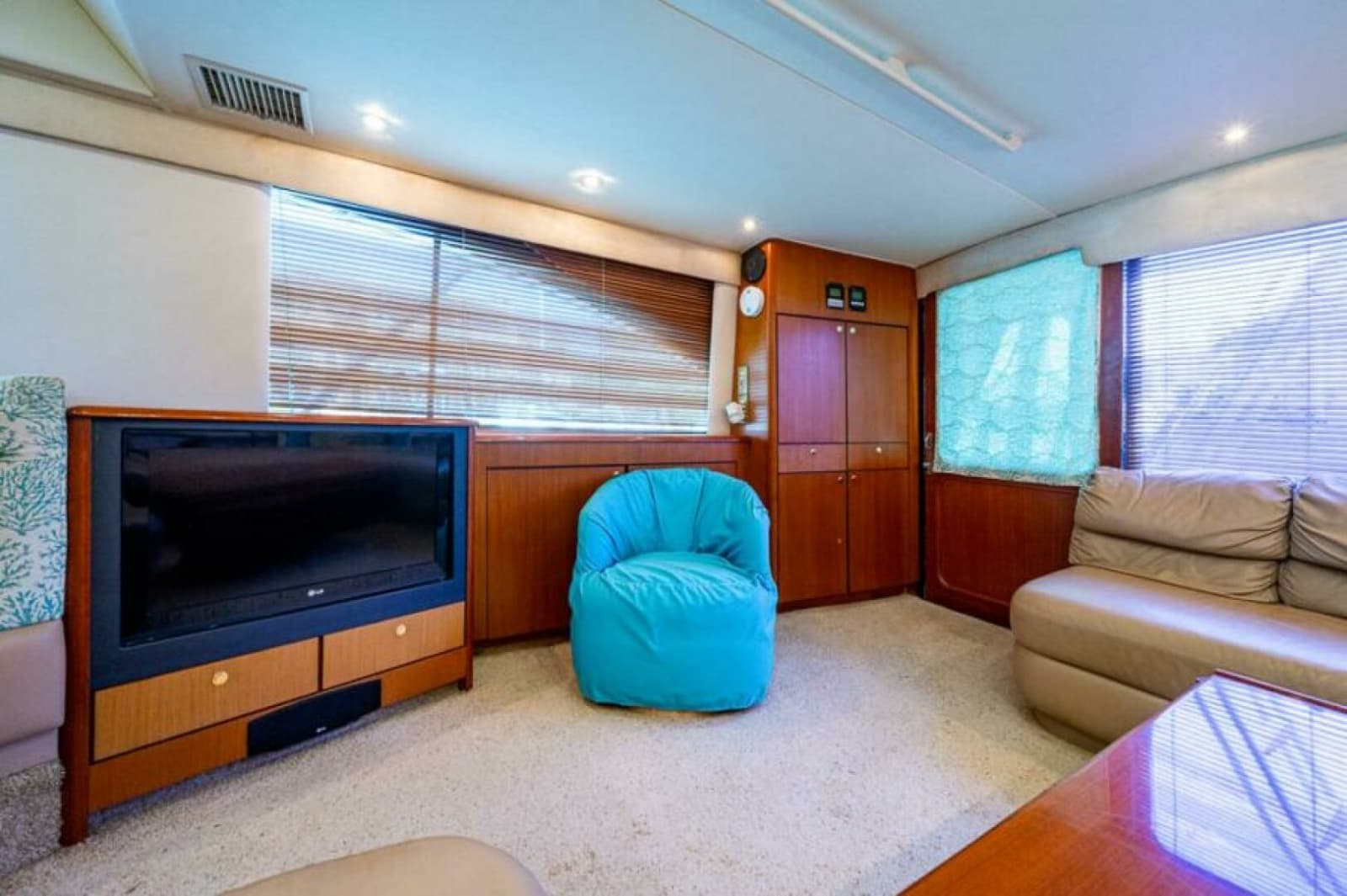1999 Ocean Yachts 60 Convertible - Photo 29