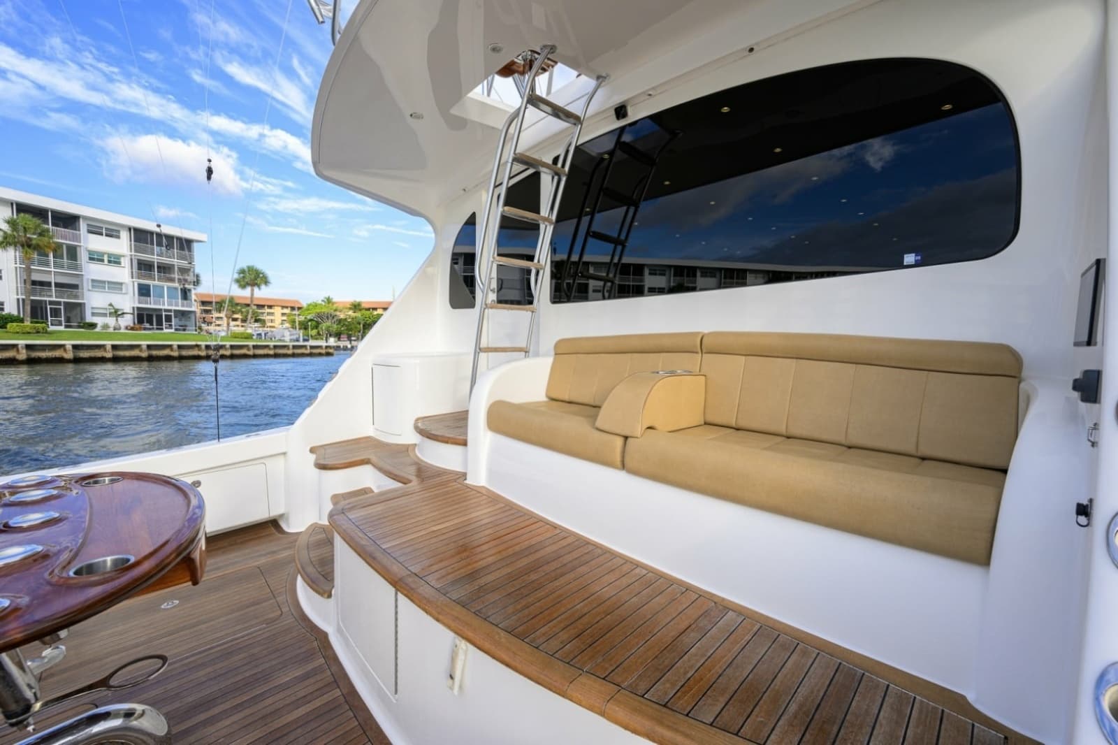 2014 Viking 70 Convertible - Photo 32