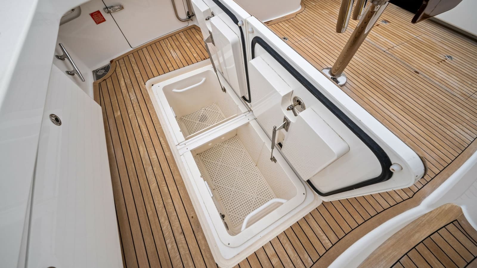 2013 Viking 55 Convertible - Photo 37