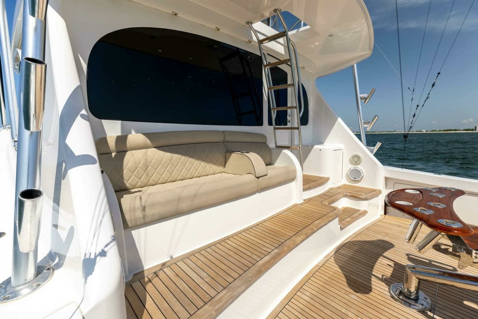 2018 Viking 62 Convertible - Photo 35