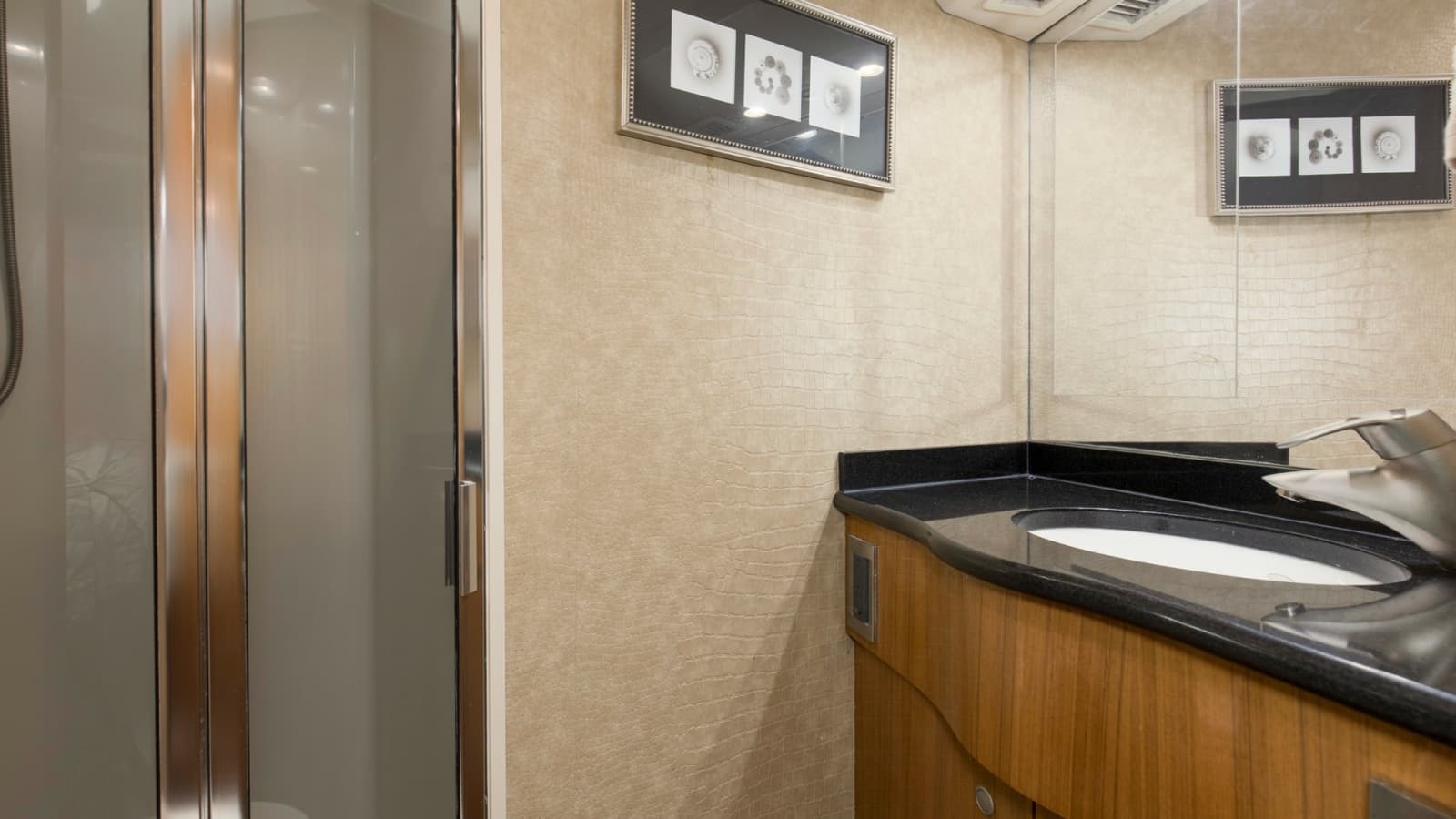 2007 Viking 64 Enclosed Bridge - Photo 28