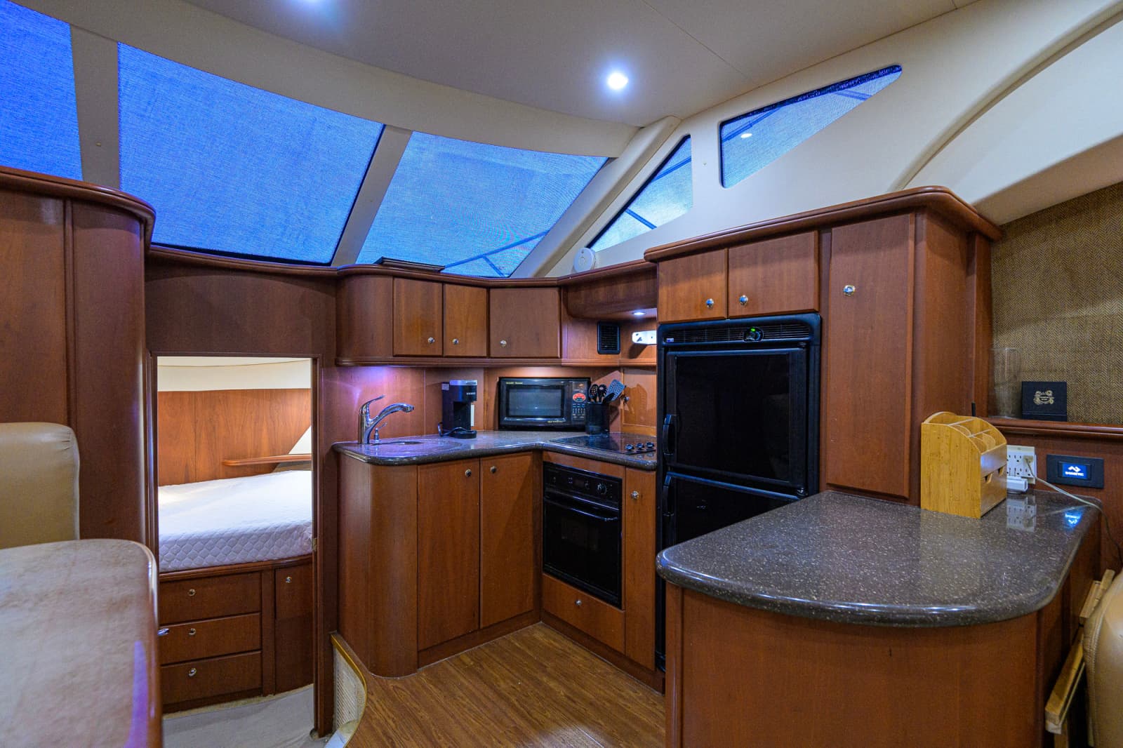 2005 Silverton 39 Motor Yacht - Photo 28