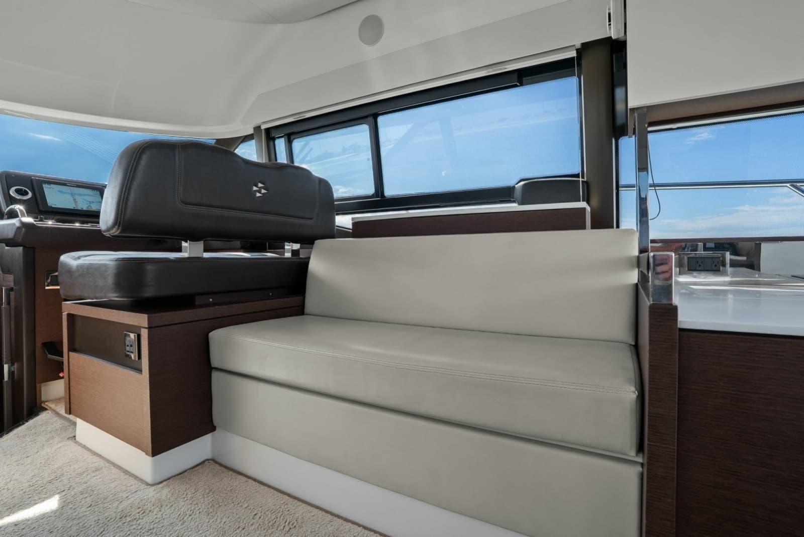 2020 Prestige 460 Flybridge - Photo 39