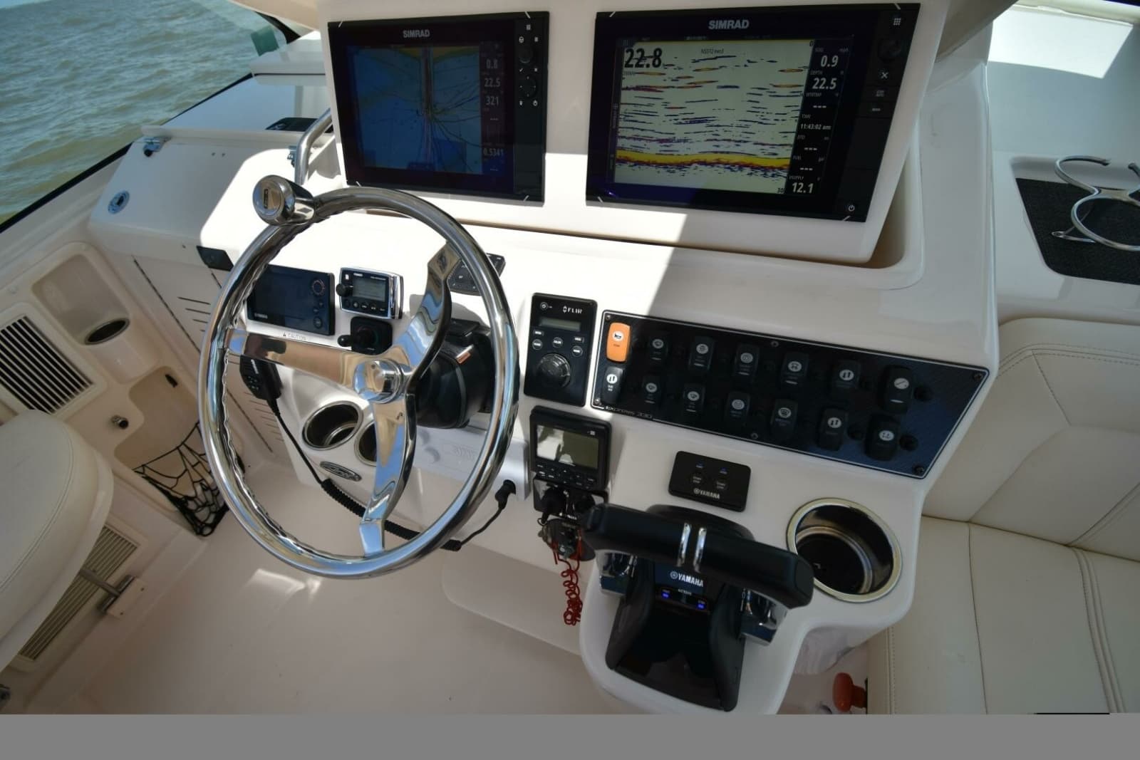2016 Grady-White 330 Express - Photo 13