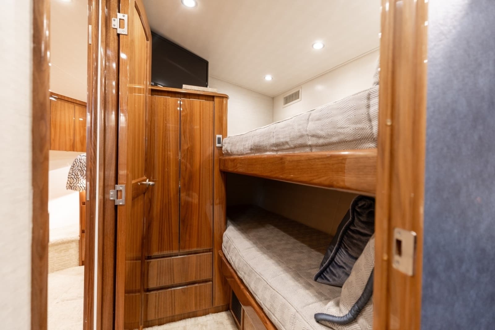 2018 Viking 52 Sport Tower - Photo 45