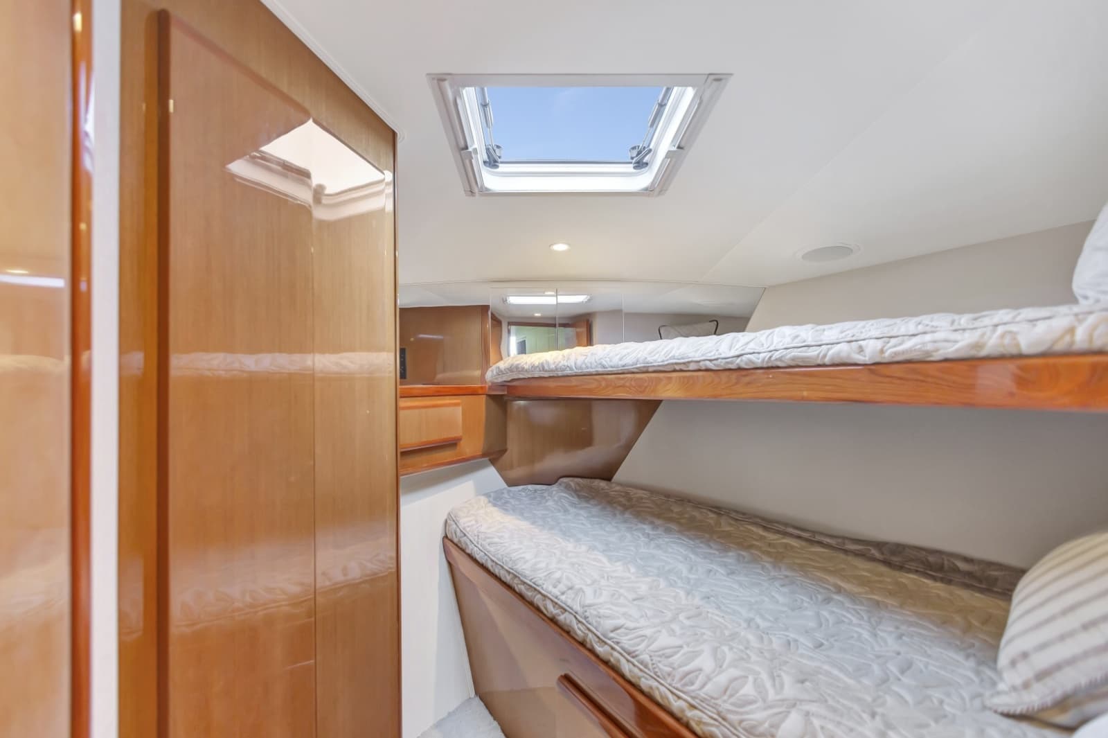2001 Viking 50 Convertible - Photo 23