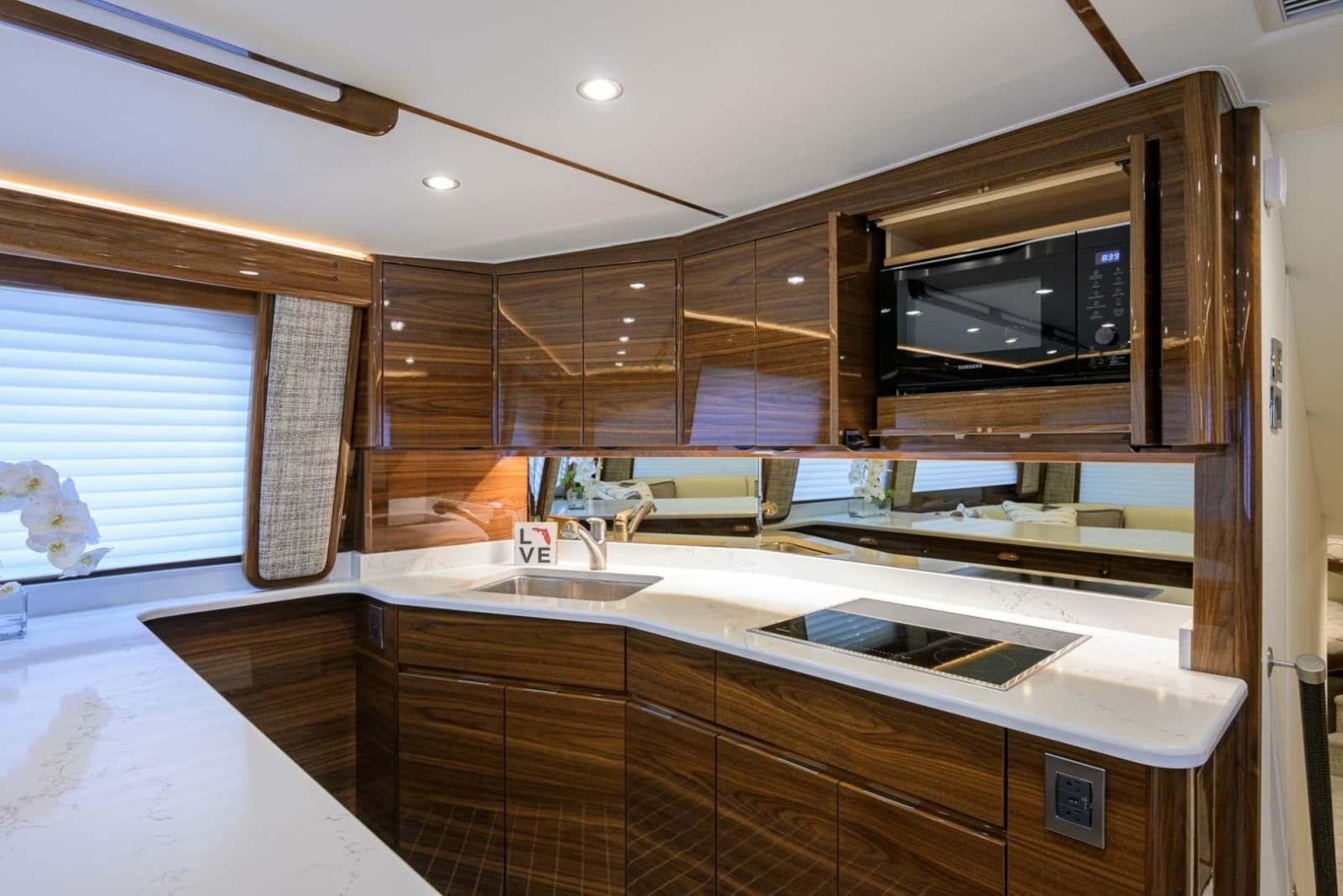 2024 Viking 54 Convertible - Photo 9