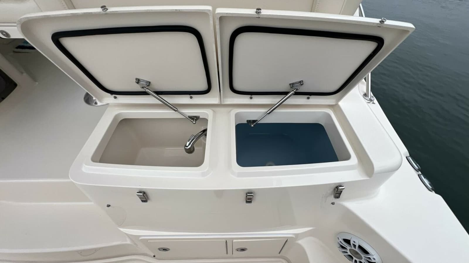 2018 Grady-White 370 Express - Photo 21