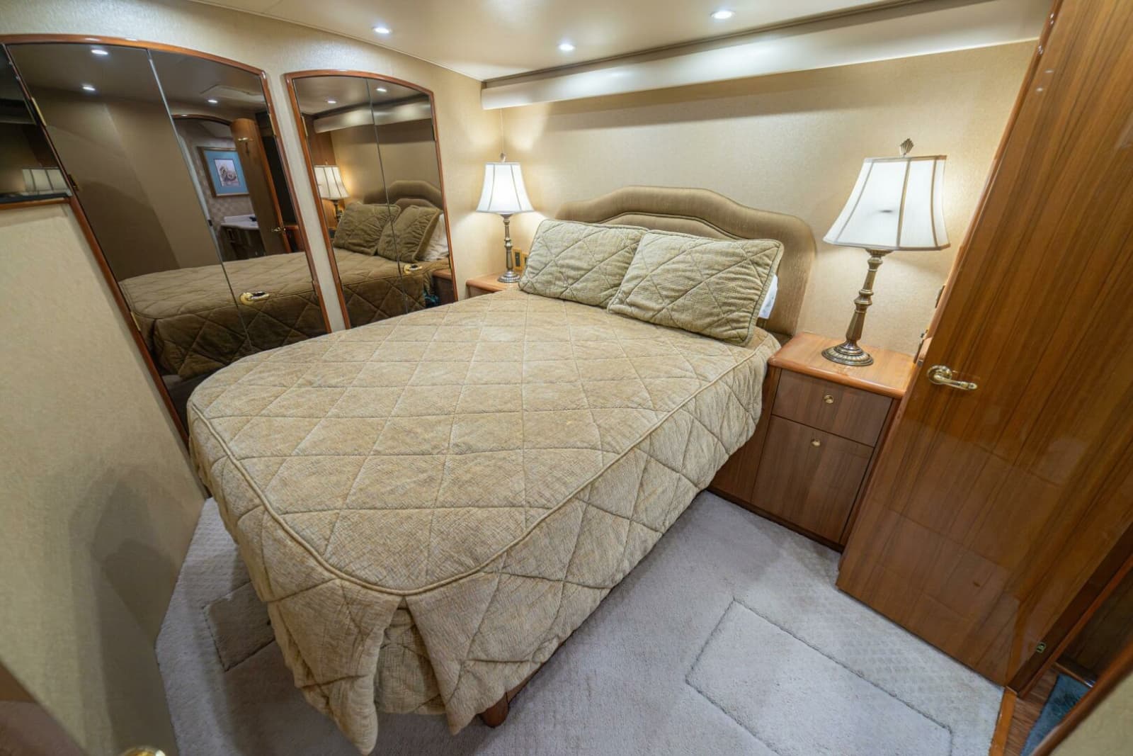 2006 Viking 56 Convertible - Photo 60