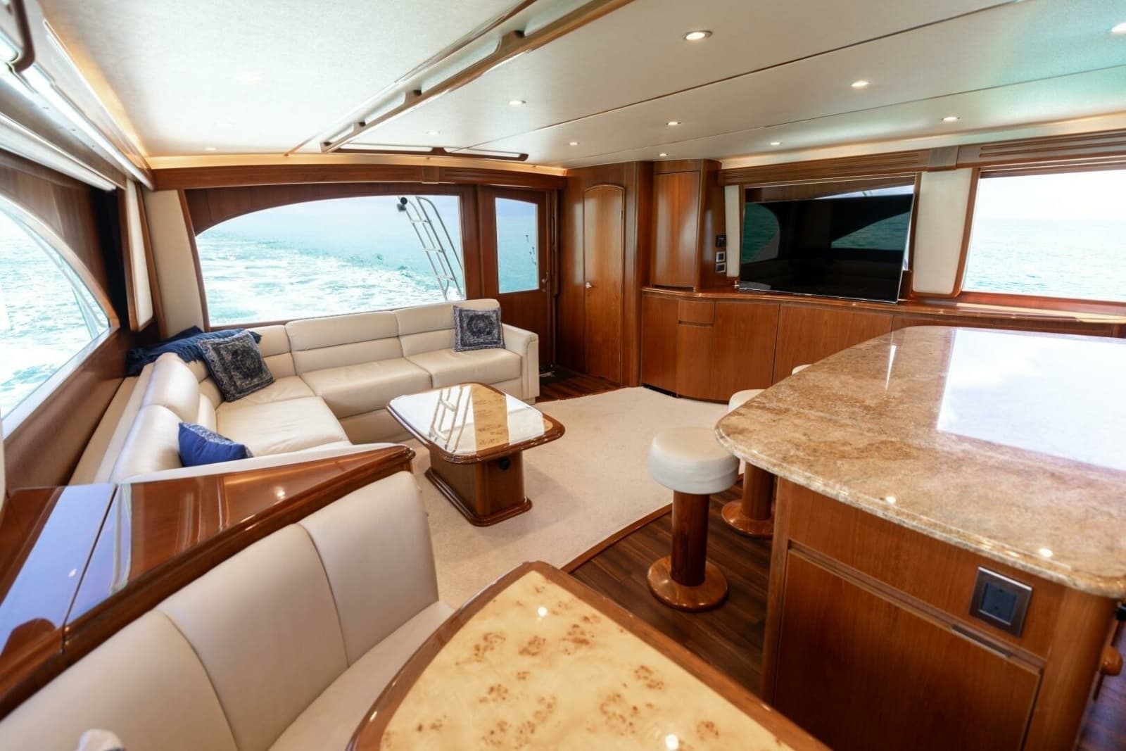 2015 Viking 70 Convertible - Photo 13
