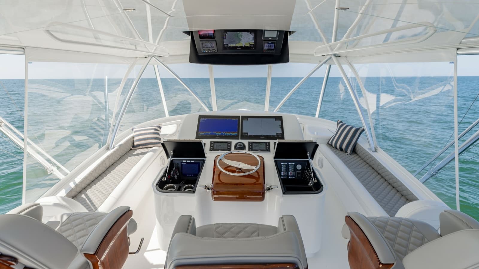 2020 Viking 62 Convertible - Photo 2