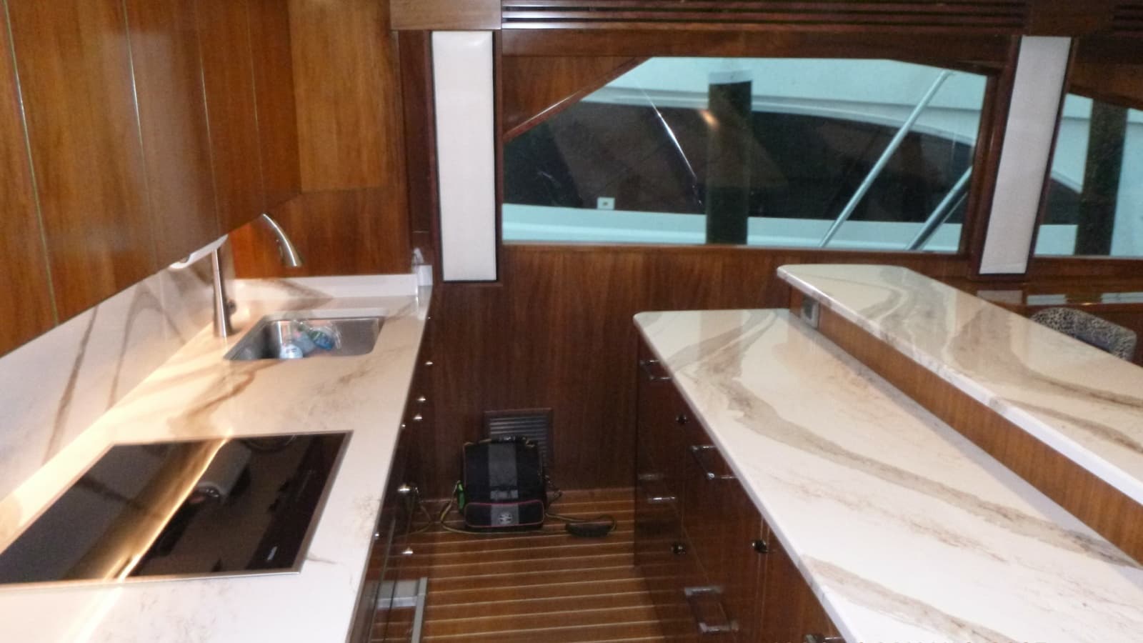 2022 Viking 68 Convertible - Photo 14
