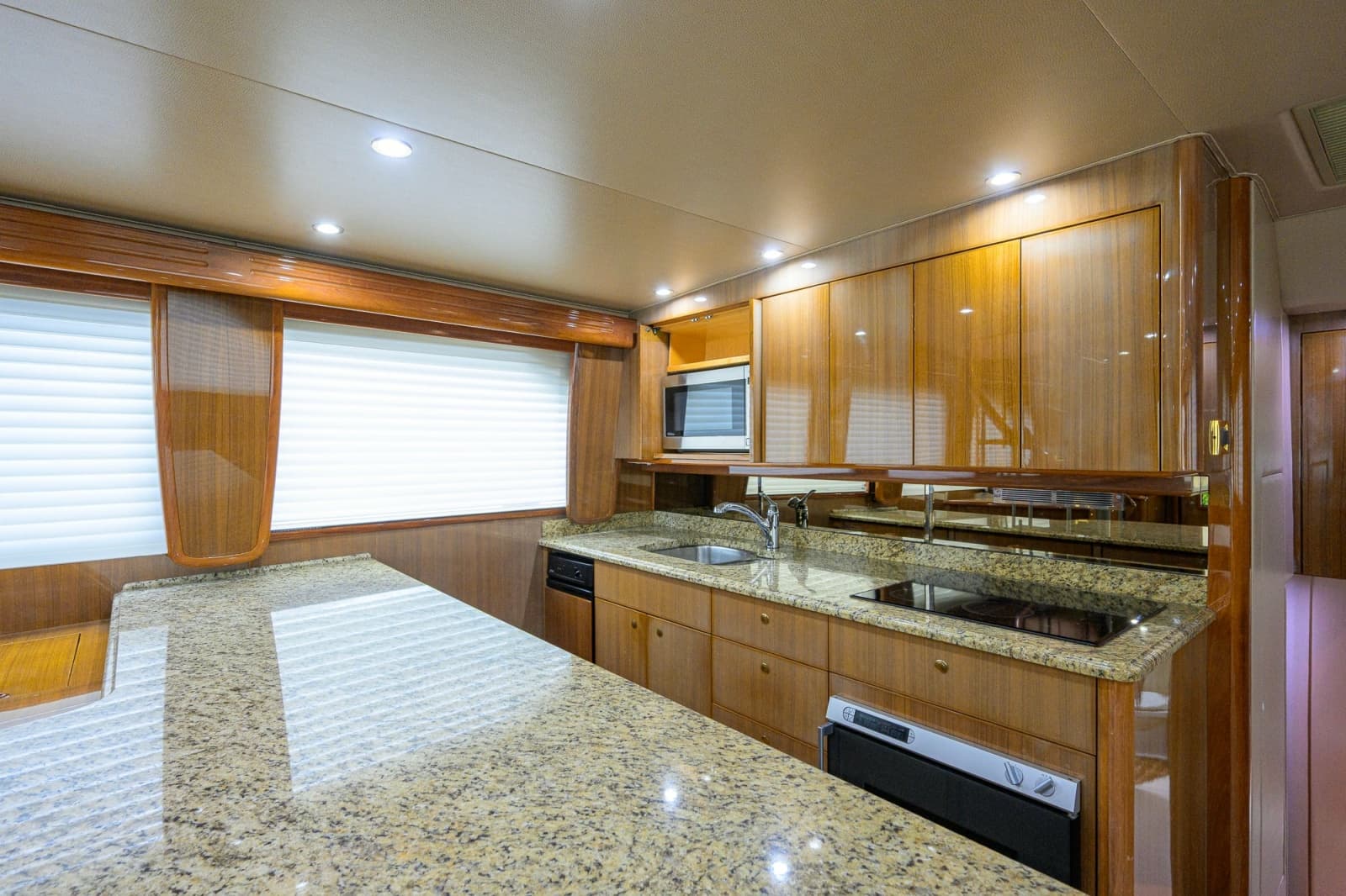 2006 Viking 68 Enclosed Bridge - Photo 5