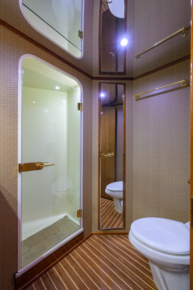 2006 Viking 68 Enclosed Bridge - Photo 17