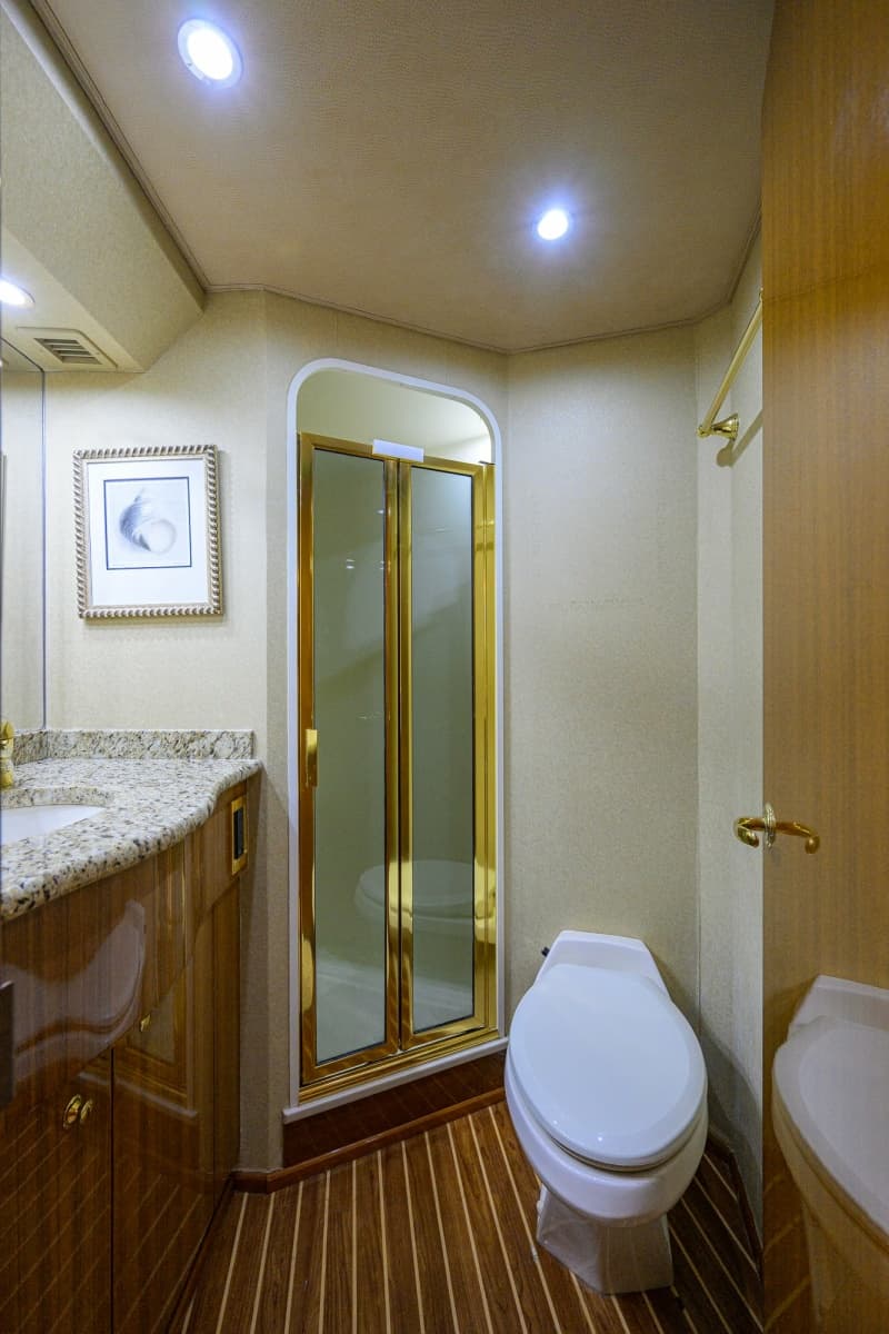 2006 Viking 68 Enclosed Bridge - Photo 21