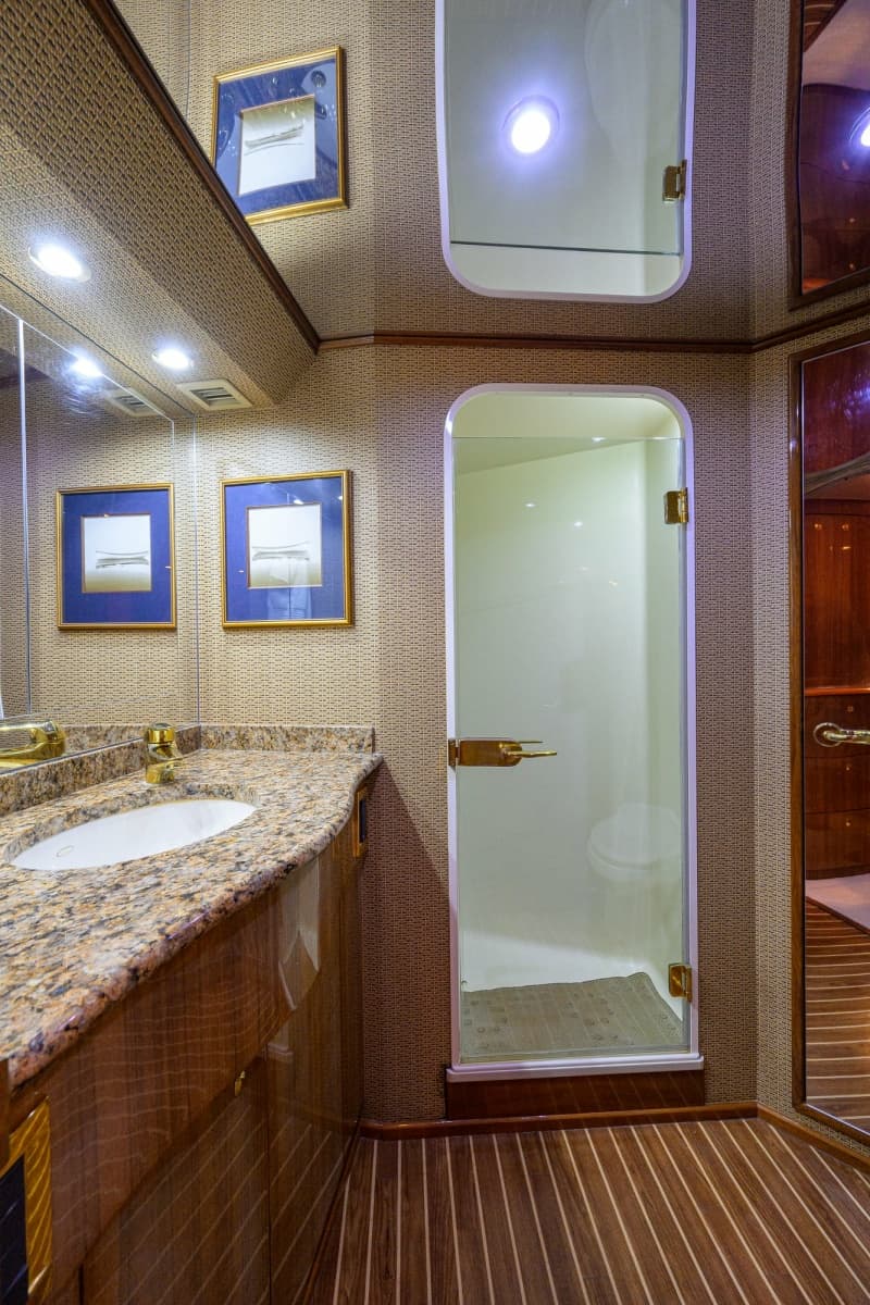 2006 Viking 68 Enclosed Bridge - Photo 15