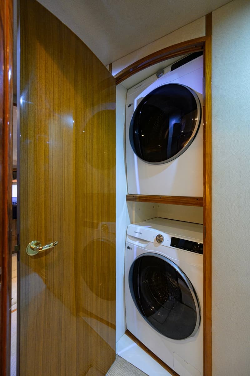 2006 Viking 68 Enclosed Bridge - Photo 28