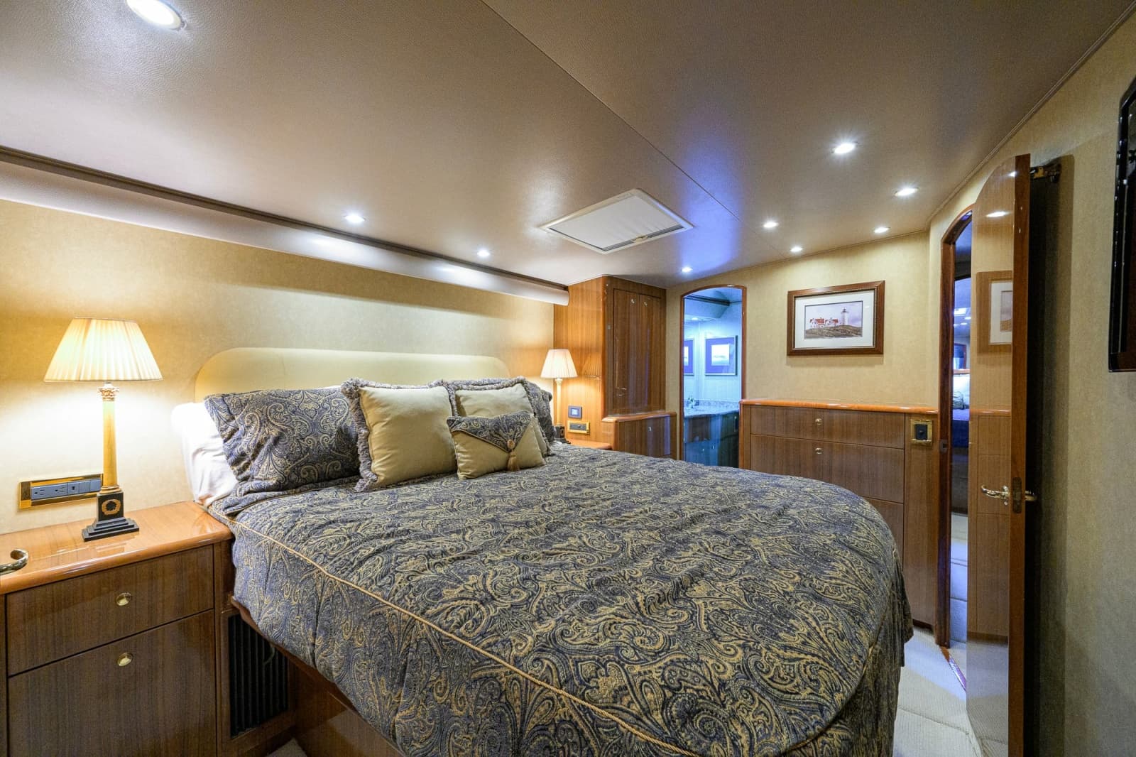 2006 Viking 68 Enclosed Bridge - Photo 11