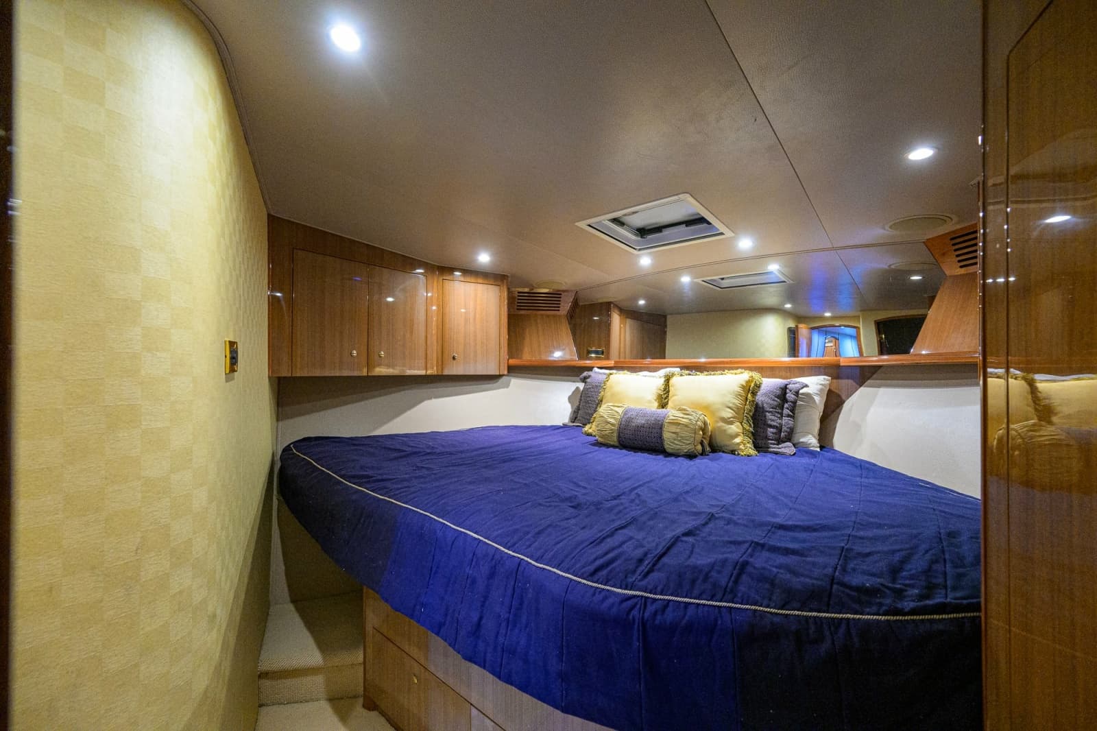 2006 Viking 68 Enclosed Bridge - Photo 18