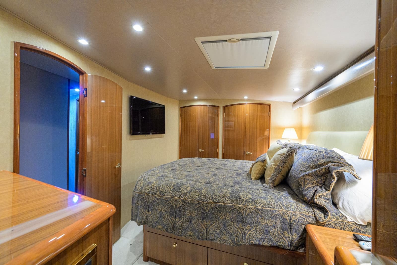 2006 Viking 68 Enclosed Bridge - Photo 12