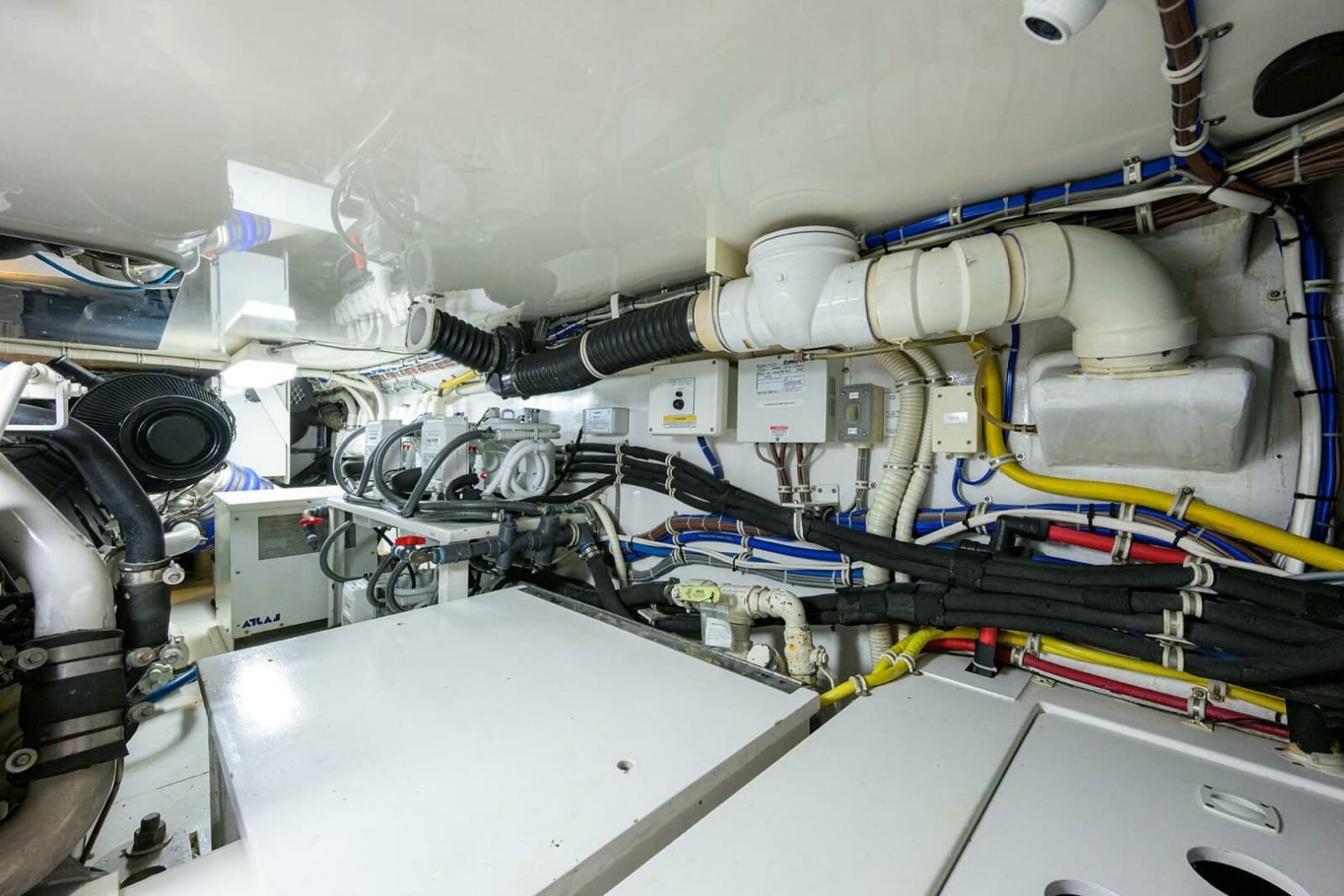 2013 Hatteras GT63 - Photo 47