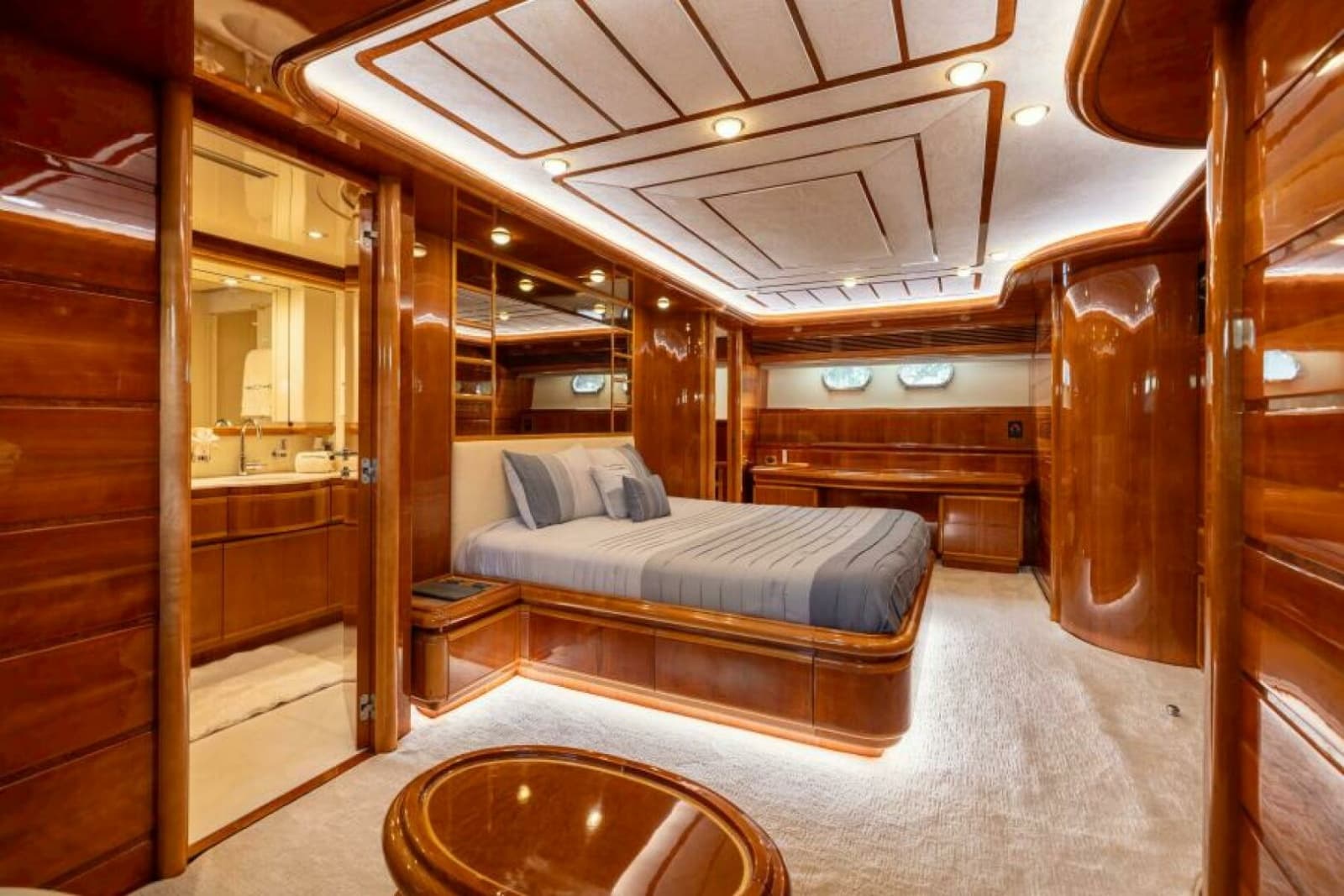 2001 Ferretti Yachts 94 Raised Pilothouse - Photo 11