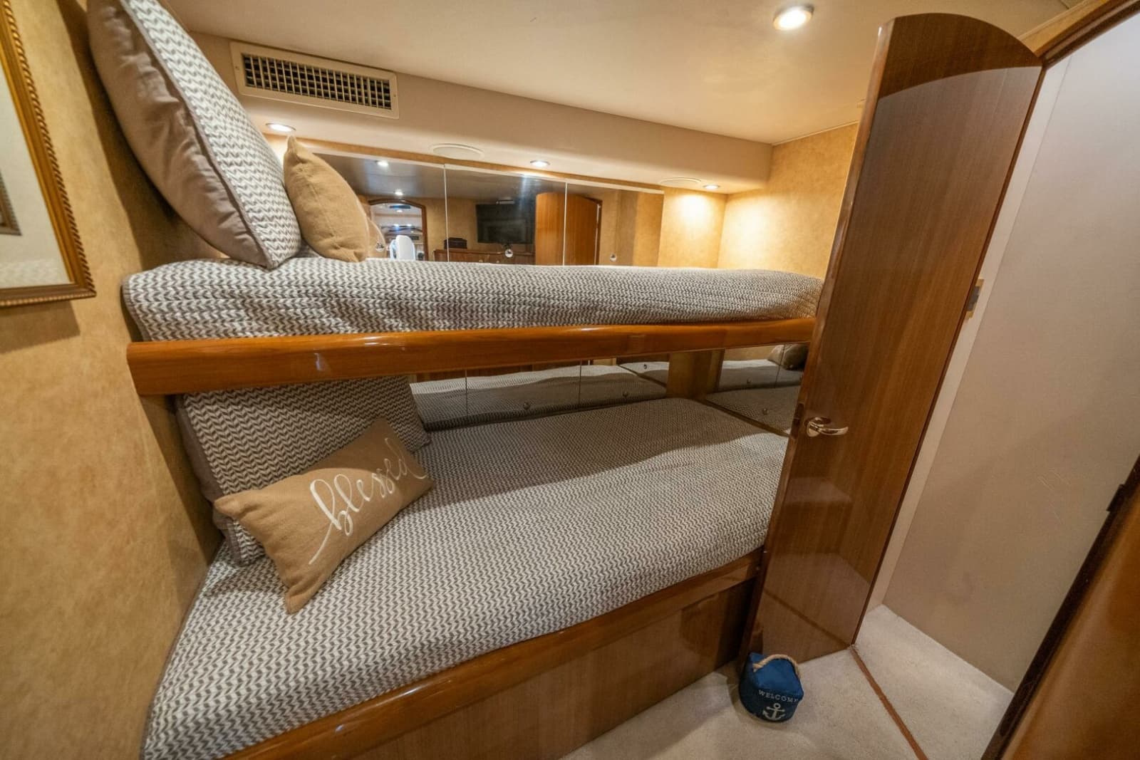 2006 Viking 68 Convertible - Photo 42