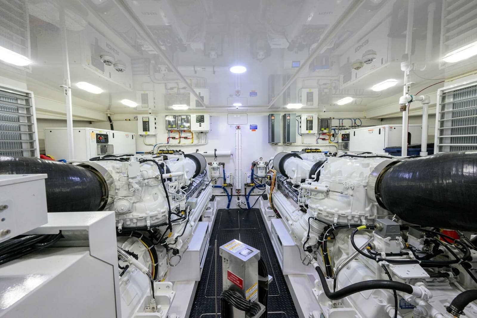 2020 Viking 92 Enclosed Bridge - Photo 44