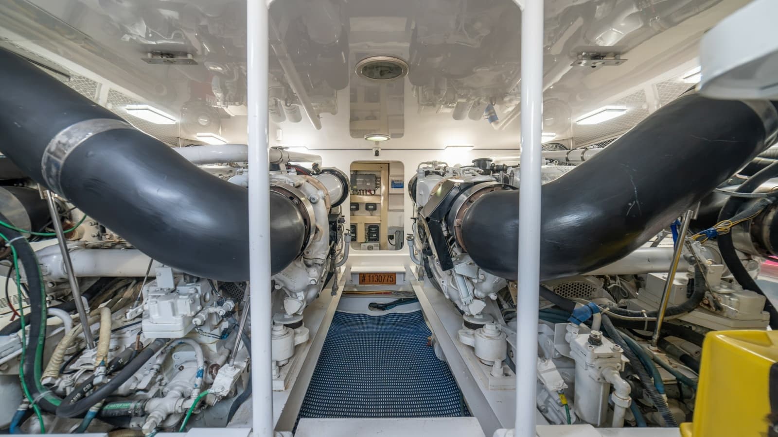 2002 Viking 61 Convertible - Photo 47