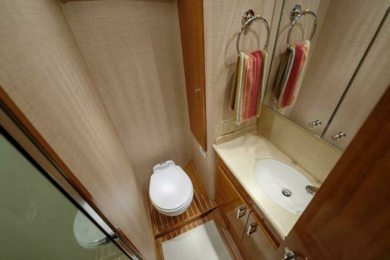 2002 Hatteras 50 Convertible - Photo 27