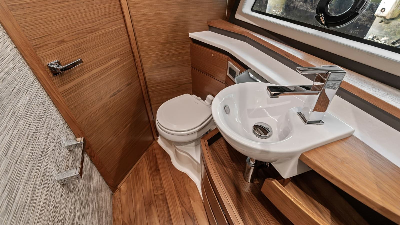 2025 Tiara Yachts 48LE - Photo 63