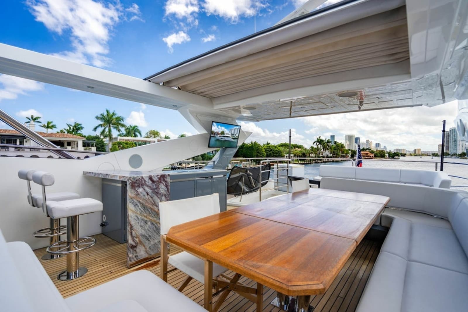 2019 Sunseeker 95 Motor Yacht - Photo 27