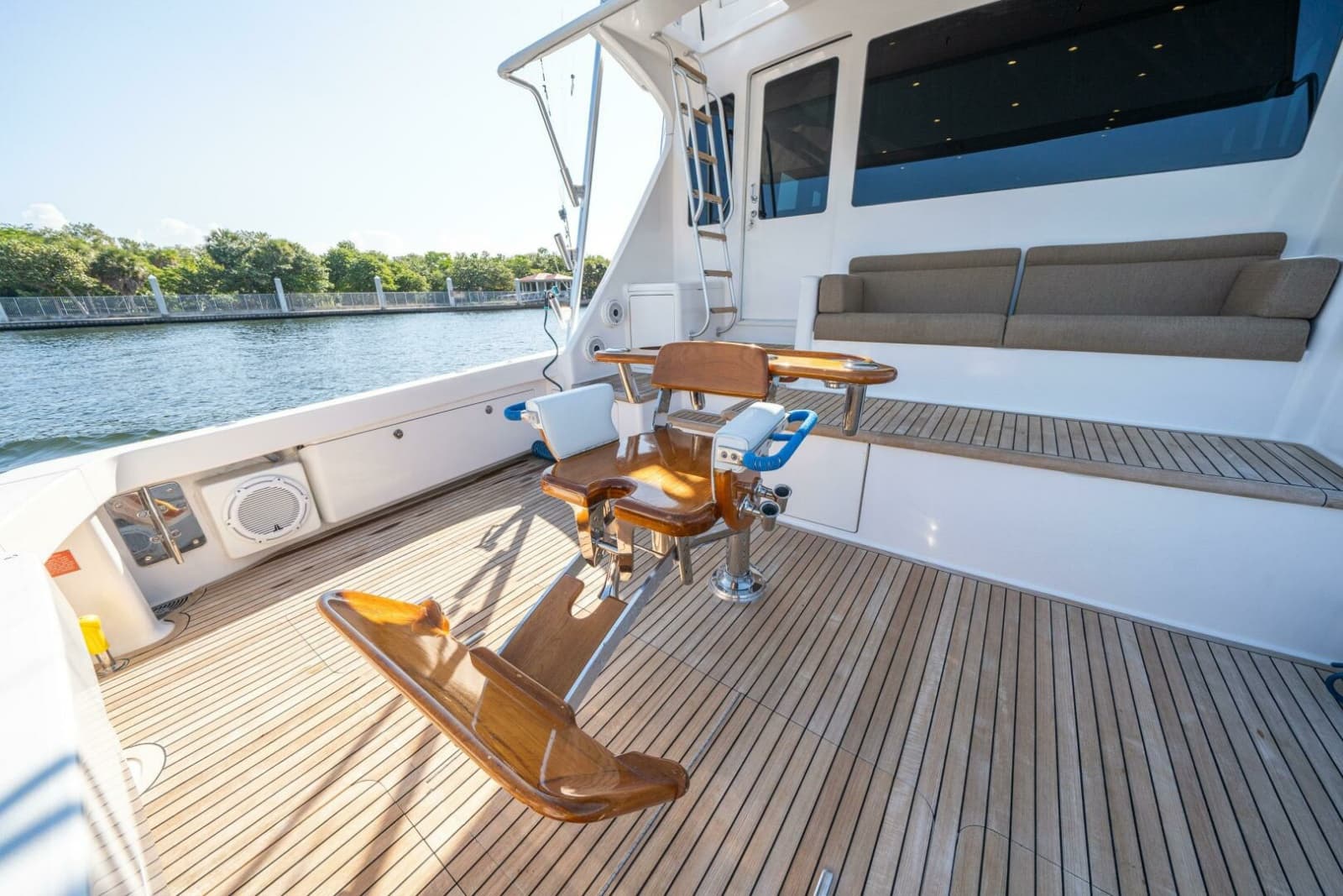 2006 Viking 68 Convertible - Photo 57