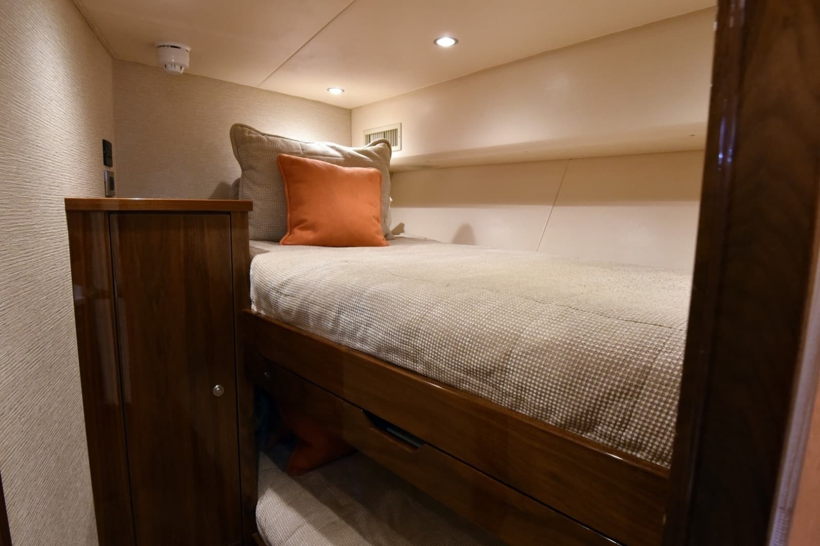 2019 Viking 80 Skybridge - Photo 97