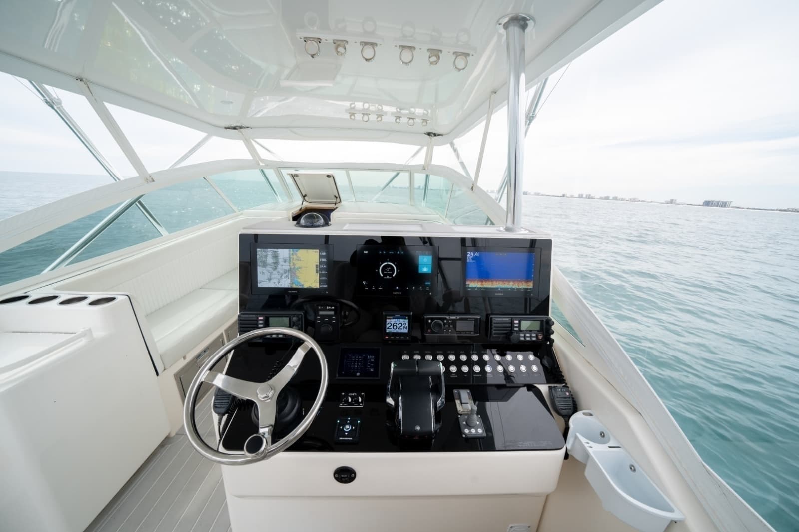 2011 Contender 40 Express - Photo 17