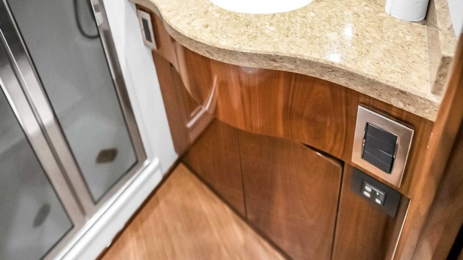 2021 Viking 48 Convertible - Photo 26