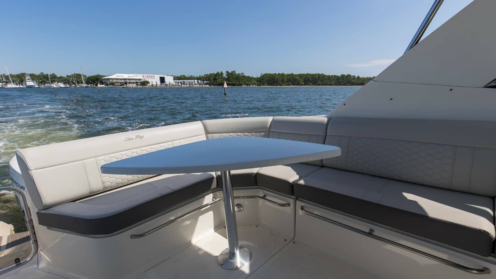 2022 Sea Ray 320 Sundancer OB - Photo 22