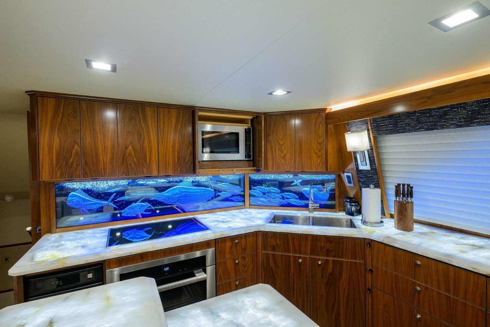 2020 Viking 92 Enclosed Bridge - Photo 7