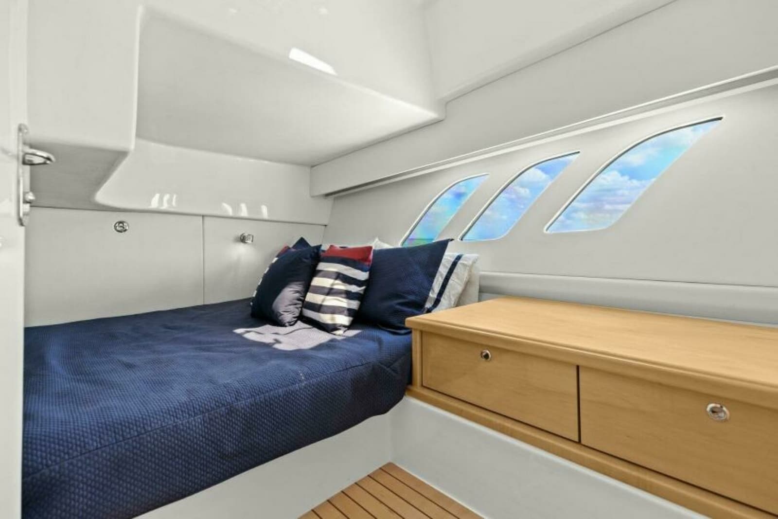 2019 Intrepid 475 Sport Yacht - Photo 4