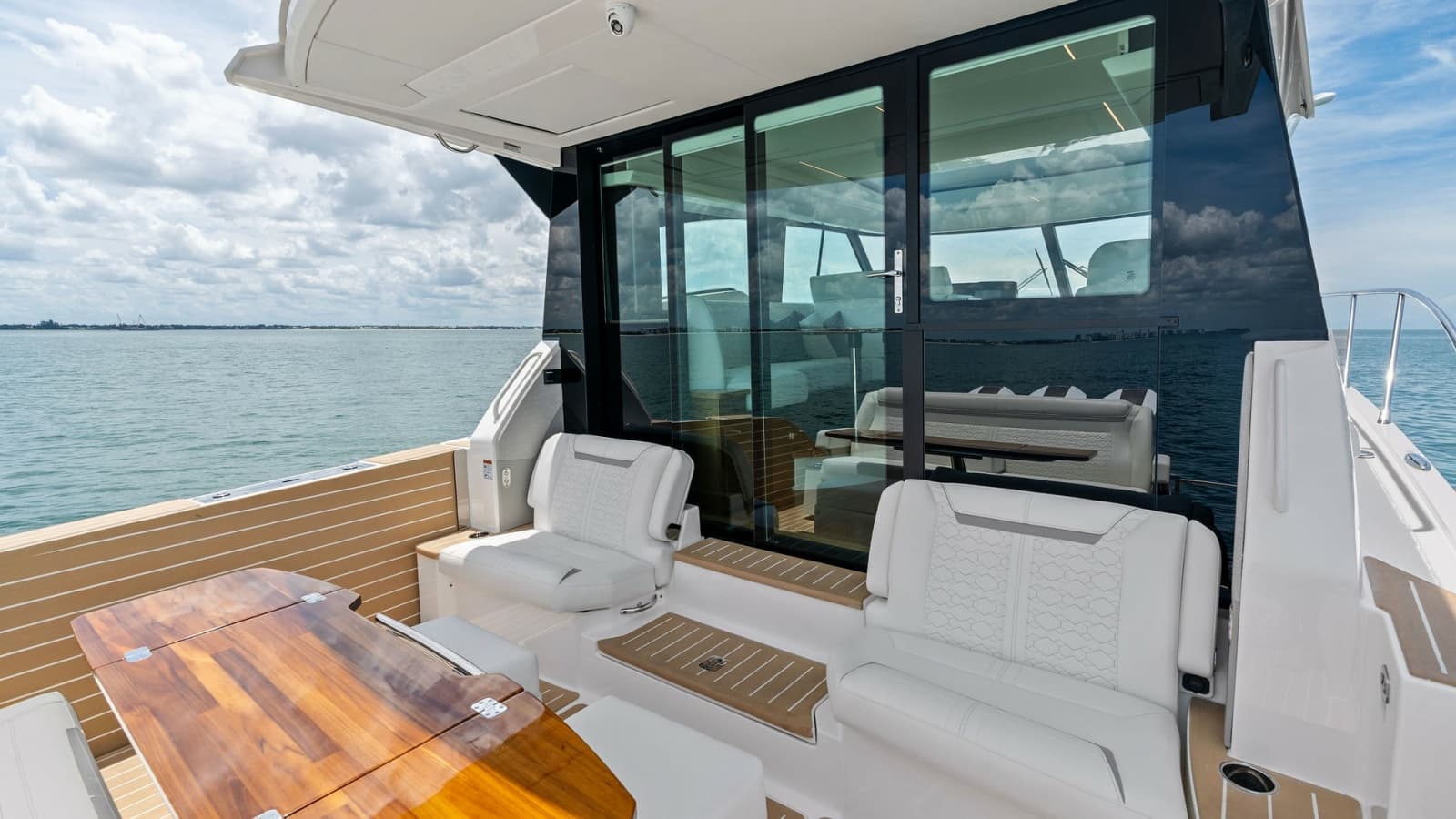 2025 Tiara Yachts 48LE - Photo 21