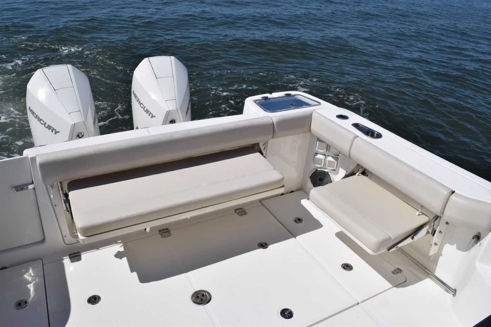 2021 Boston Whaler 325 Conquest - Photo 12