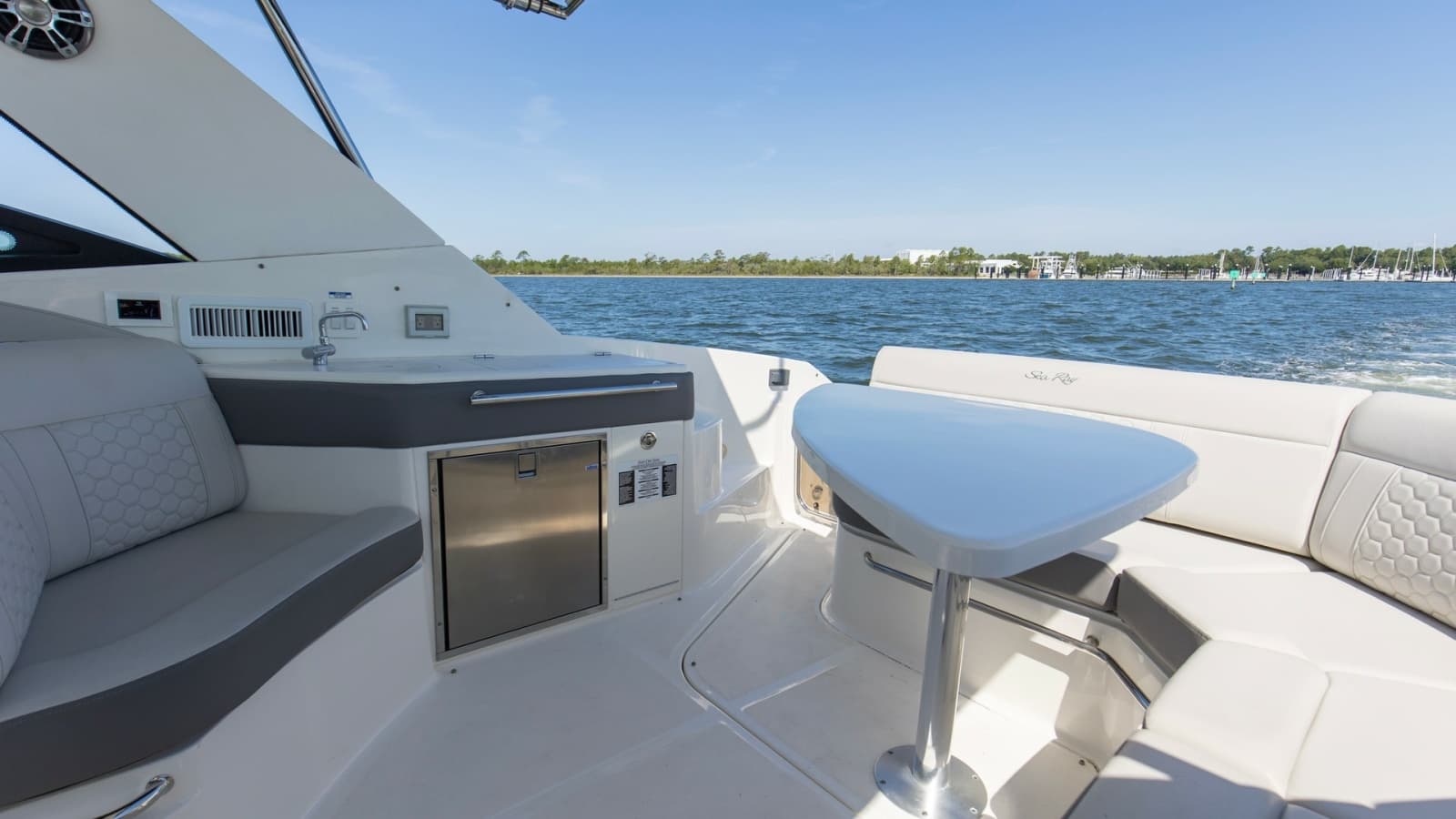 2022 Sea Ray 320 Sundancer OB - Photo 17