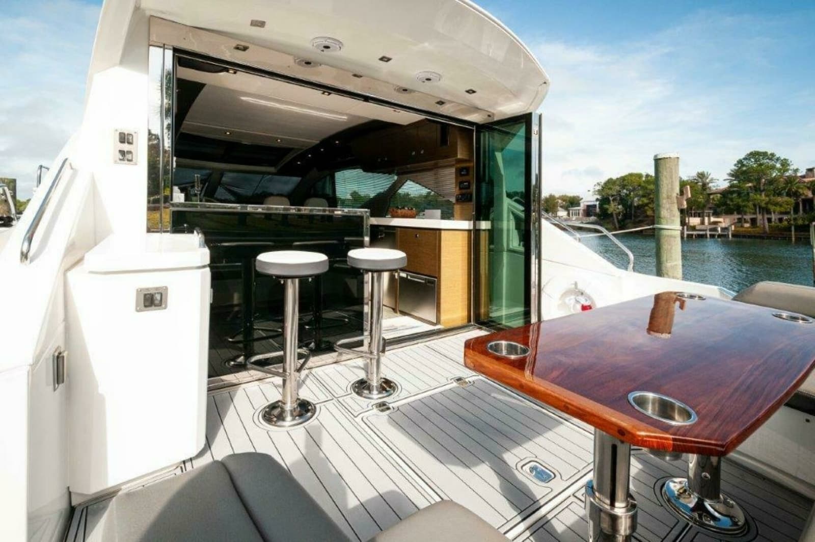 2019 Cruisers Yachts 60 Cantius - Photo 3