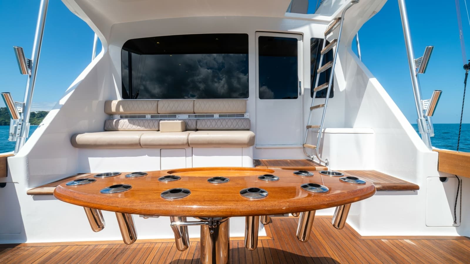 2001 Viking 61 Convertible - Photo 62