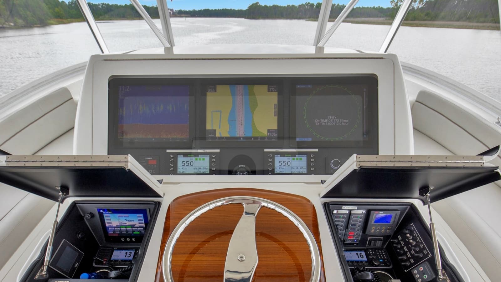 2020 Viking 68 Convertible - Photo 31