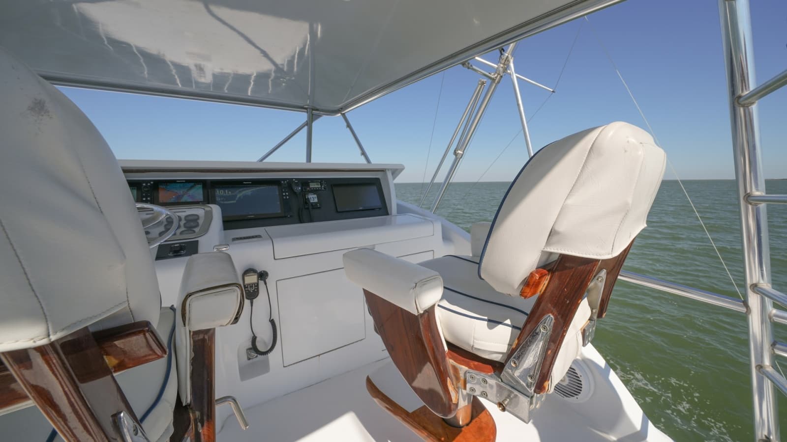 2001 Hatteras 60 Convertible - Photo 36