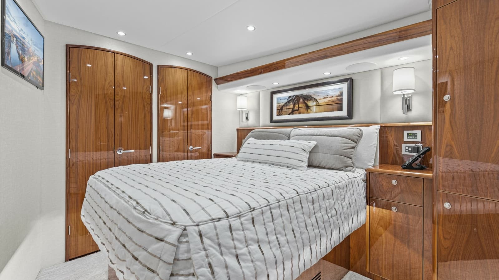 2022 Viking 58 Convertible - Photo 19