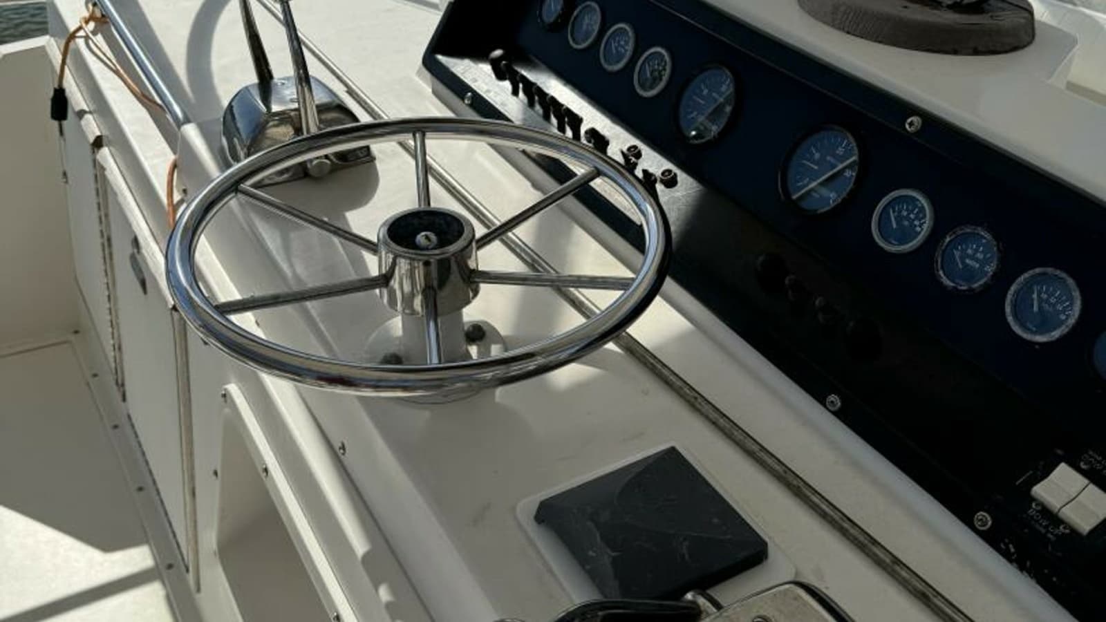 1983 Bertram 385 Convertible - Photo 20